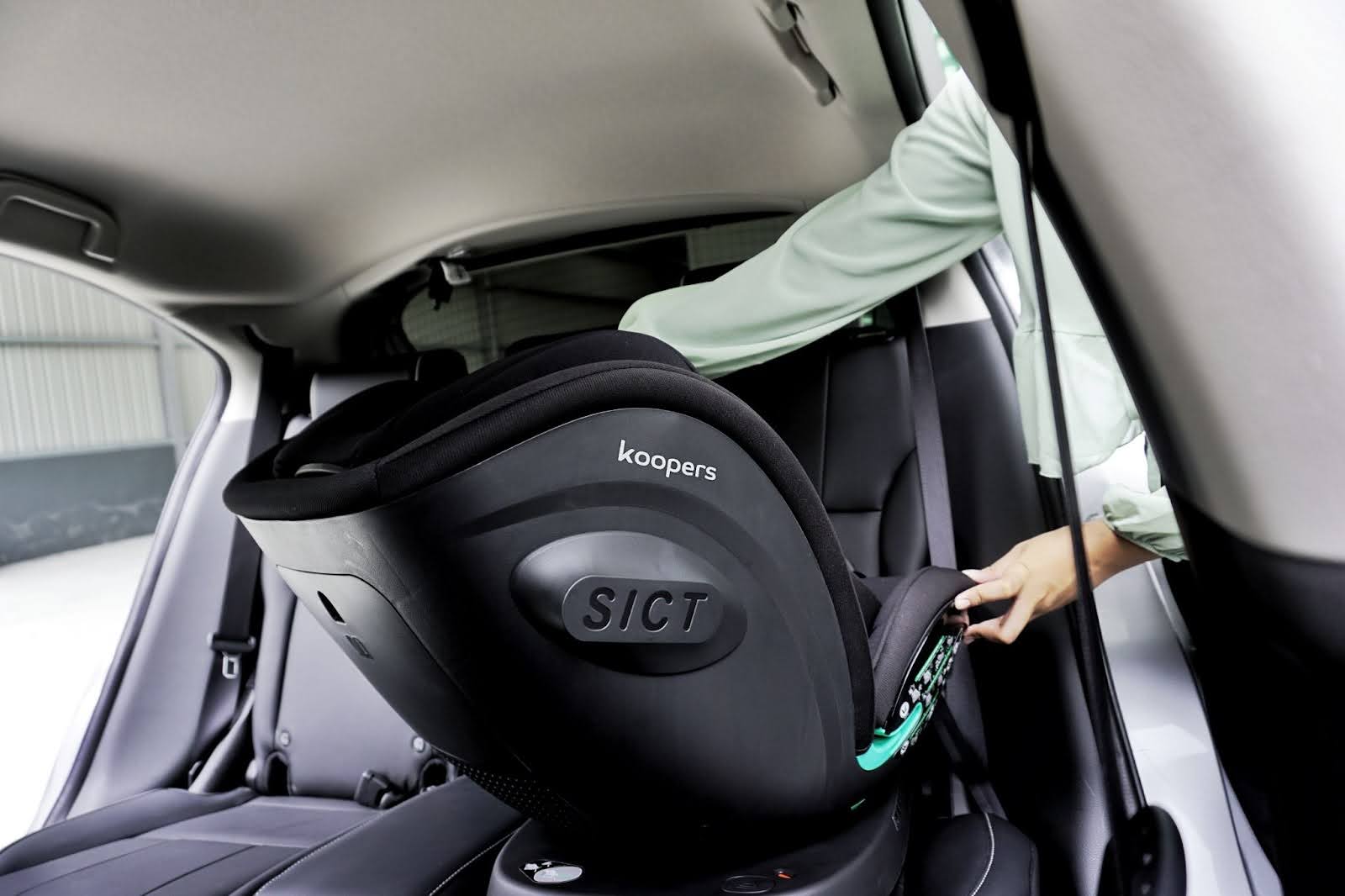 Side view of the Koopers Armour 360 baby car seat with Side Impact Cushion Technology (SICT) and ISOFIX connectors.