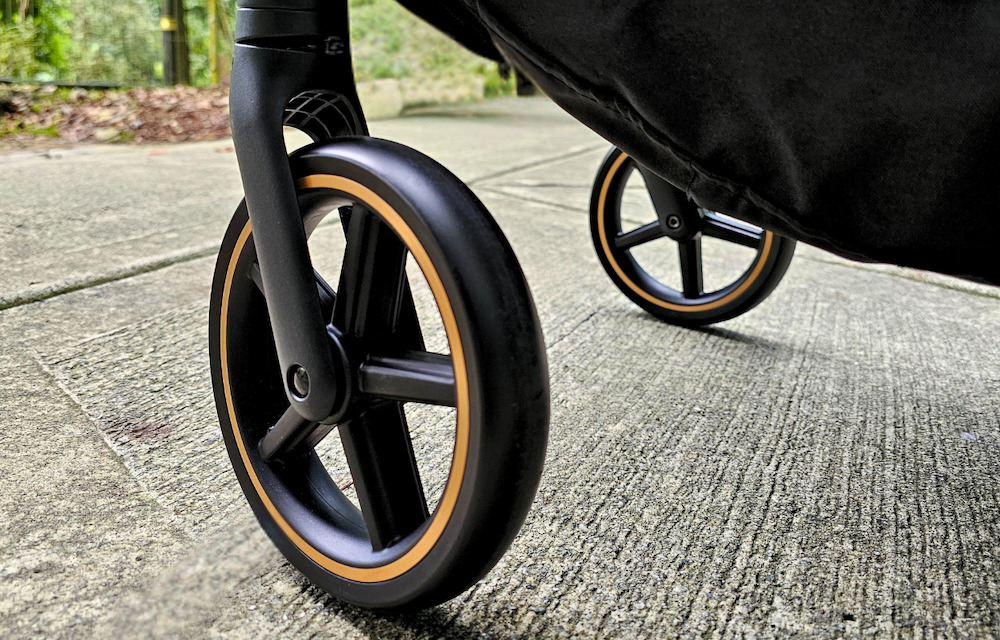 navigating-malaysian-terrain-with-the-right-baby-stroller-3 Close-up view of PU rubber stroller wheels on Malaysian pavement.