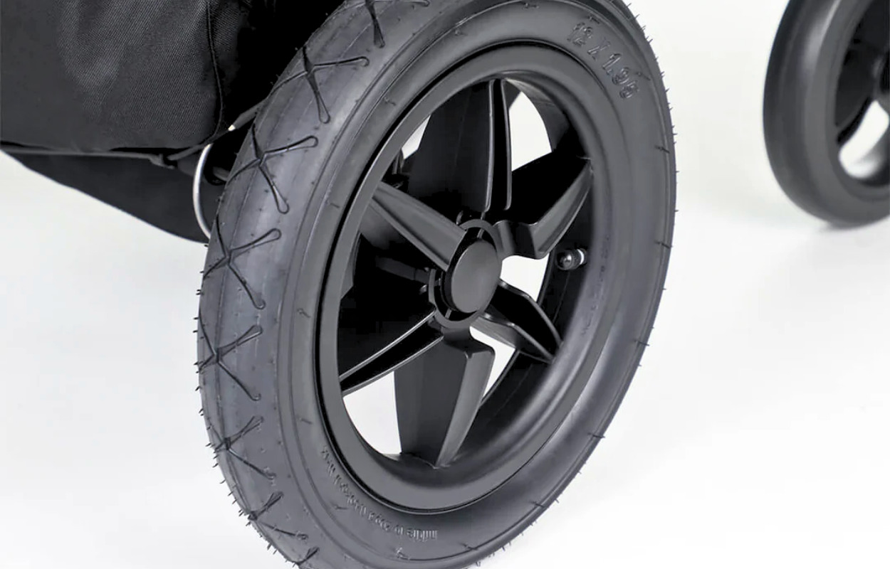 navigating-malaysian-terrain-with-the-right-baby-stroller-4 Air-filled baby stroller tire designed for rough terrains and outdoor paths.