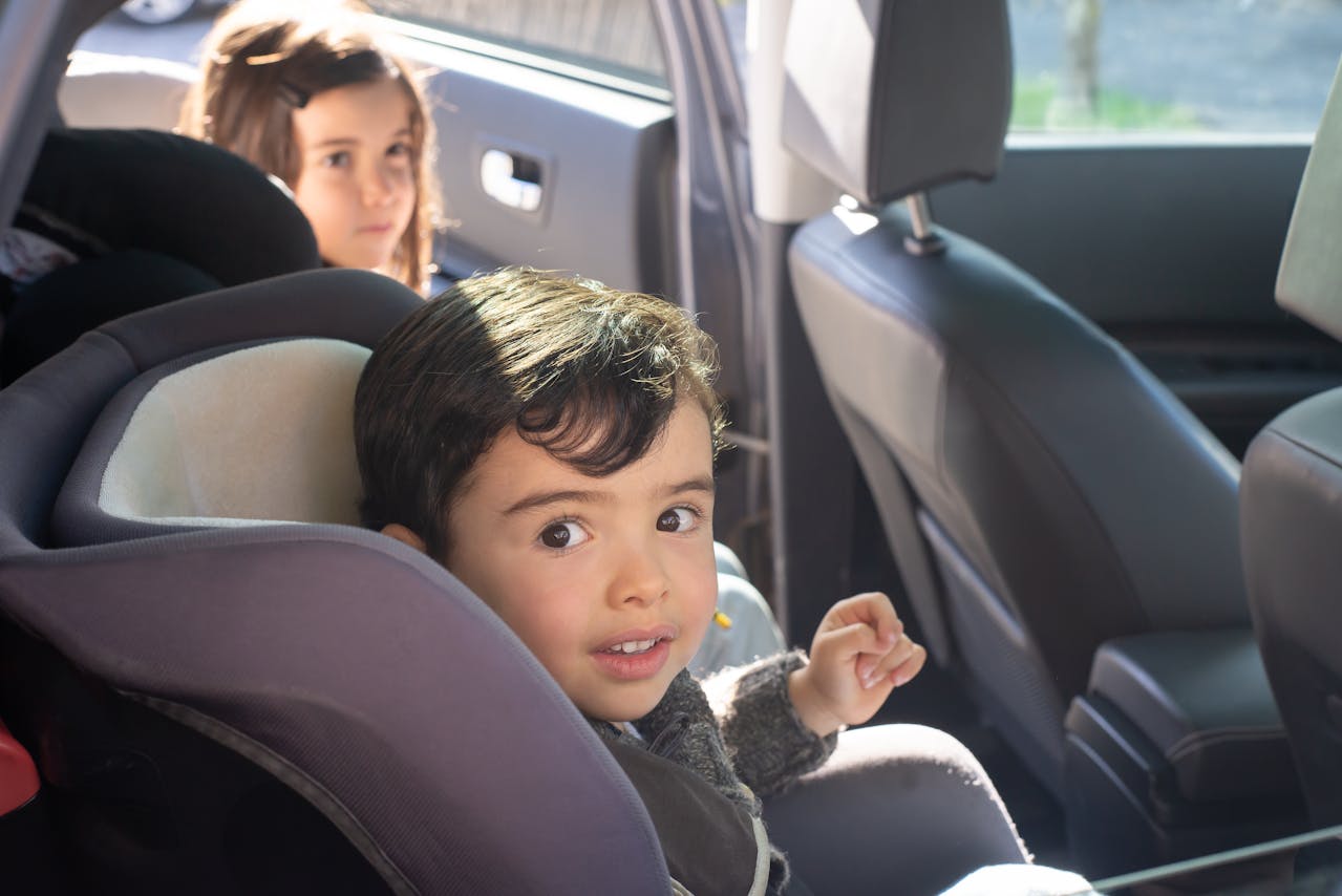 booster-seat-safety-checklist-what-malaysian-parents-need-to-know-5 Young children safely seated in car seats inside vehicle — emphasizes the importance of using proper booster and toddler seats in Malaysia.