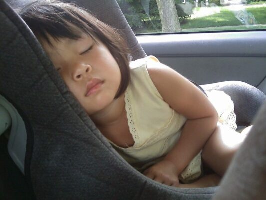 how-to-spot-fake-baby-car-seat-in-malaysia-7 Toddler sleeping peacefully in a safe car seat — benefits of genuine car seat models